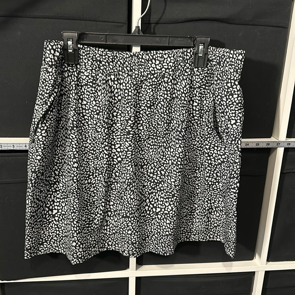 EUC LOFT Lou &Grey Skort Size XL